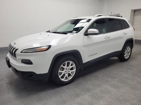 Used 2018 Jeep Cherokee Latitude Plus w/ Comfort/Convenience Group image 2