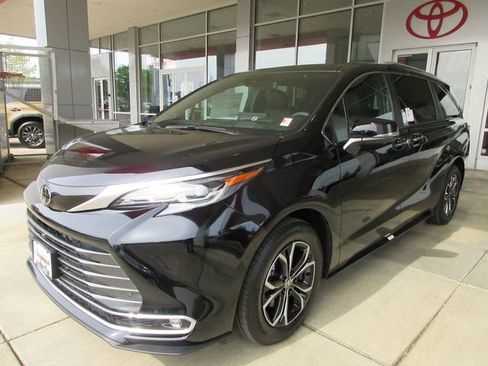 New 2026 Toyota Sienna Platinum AWD/4WD image 6