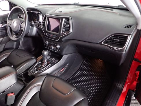 Used 2019 Jeep Cherokee Trailhawk w/ Comfort/Convenience Group AWD/4WD image 41