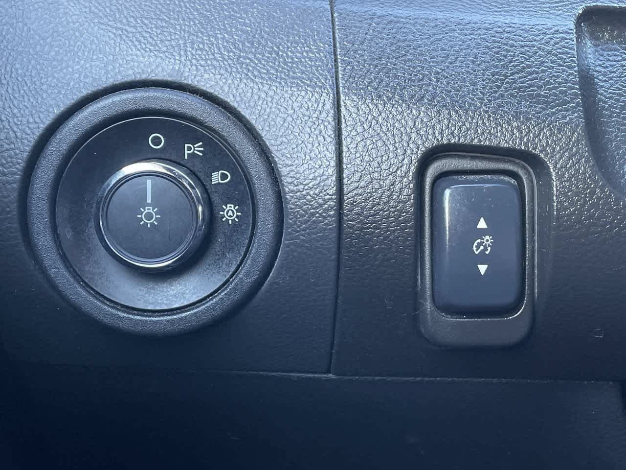 Used 2013 Ford Taurus Limited FWD image 26