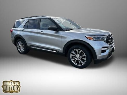 Used 2022 Ford Explorer XLT w/ Equipment Group 202A image 10