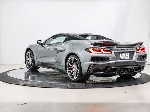Used 2023 Chevrolet Corvette Z06 RWD image 2