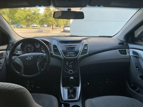 Used 2015 Hyundai Elantra SE FWD image 2