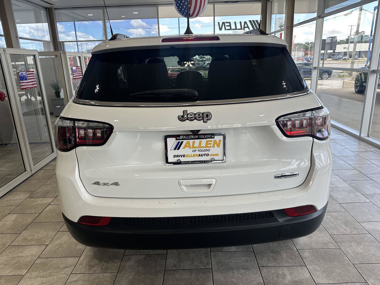 Used 2023 Jeep Compass Latitude AWD/4WD image 9