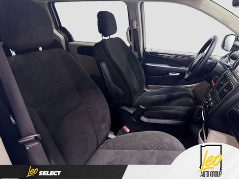 Used 2019 Dodge Grand Caravan SE FWD image 29