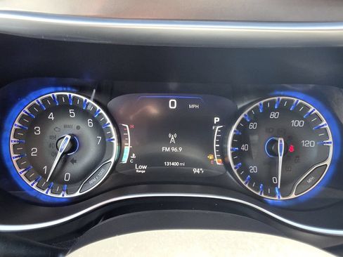 Used 2018 Chrysler Pacifica Limited FWD image 28