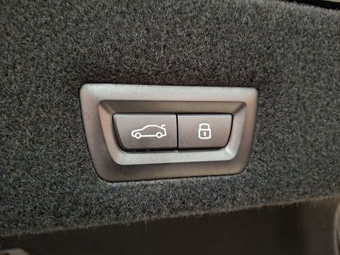 Used 2025 BMW i7 eDrive50 w/ M Sport Package RWD image 26