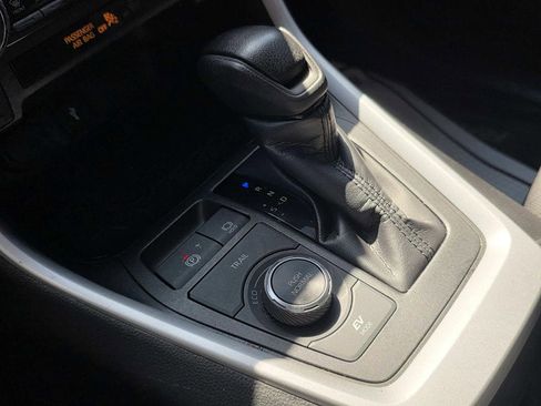 Used 2022 Toyota RAV4 XLE image 11