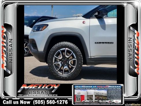 Used 2025 Jeep Compass Trailhawk AWD/4WD image 9