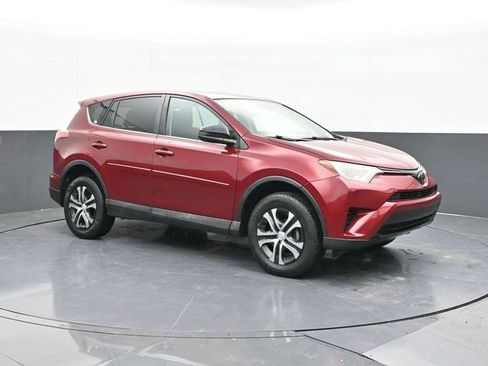 Used 2018 Toyota RAV4 LE image 19