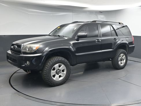 Used 2007 Toyota 4Runner SR5 AWD/4WD image 1
