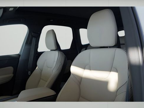 New 2026 Volvo XC60 B5 Plus w/ Climate Package PRO image 19