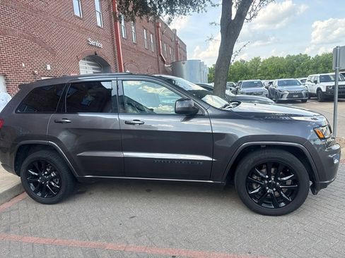 Used 2021 Jeep Grand Cherokee Laredo X RWD image 3