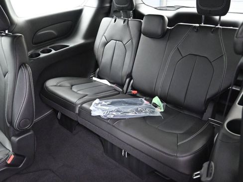 New 2026 Chrysler Pacifica Select image 20