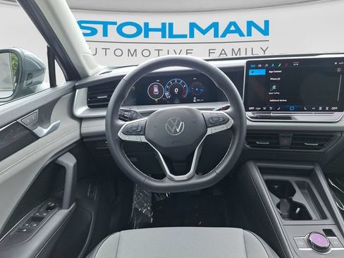 Used 2025 Volkswagen Tiguan SE w/ Panoramic Sunroof Package AWD/4WD image 21