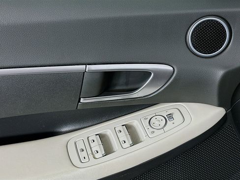 Used 2023 Hyundai Sonata SE w/ Cargo Package image 15