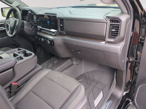 Used 2024 Chevrolet Silverado 1500 LT AWD/4WD image 34