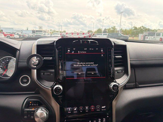 Used 2019 RAM 1500 Laramie AWD/4WD image 12