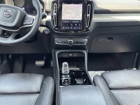 Used 2023 Volvo XC40 B5 Plus w/ Driver Assist Package AWD/4WD image 9