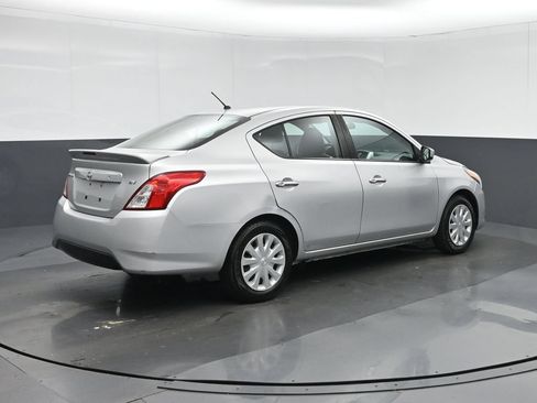 Used 2017 Nissan Versa SV FWD image 7