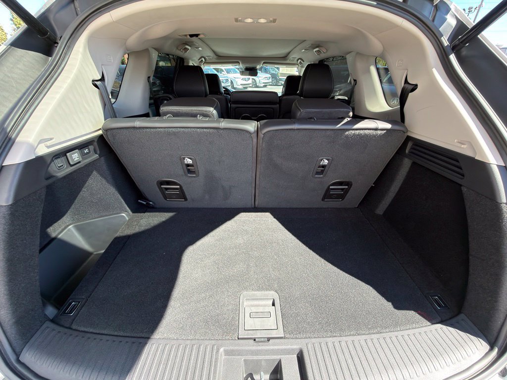 Certified 2026 Acura MDX w/ Technology Package FWD image 12