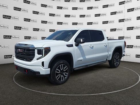 Used 2024 GMC Sierra 1500 AT4 w/ AT4 Preferred Package AWD/4WD image 2