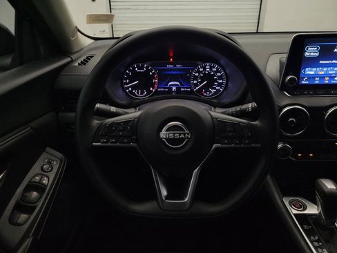 Used 2025 Nissan Sentra SV FWD image 22