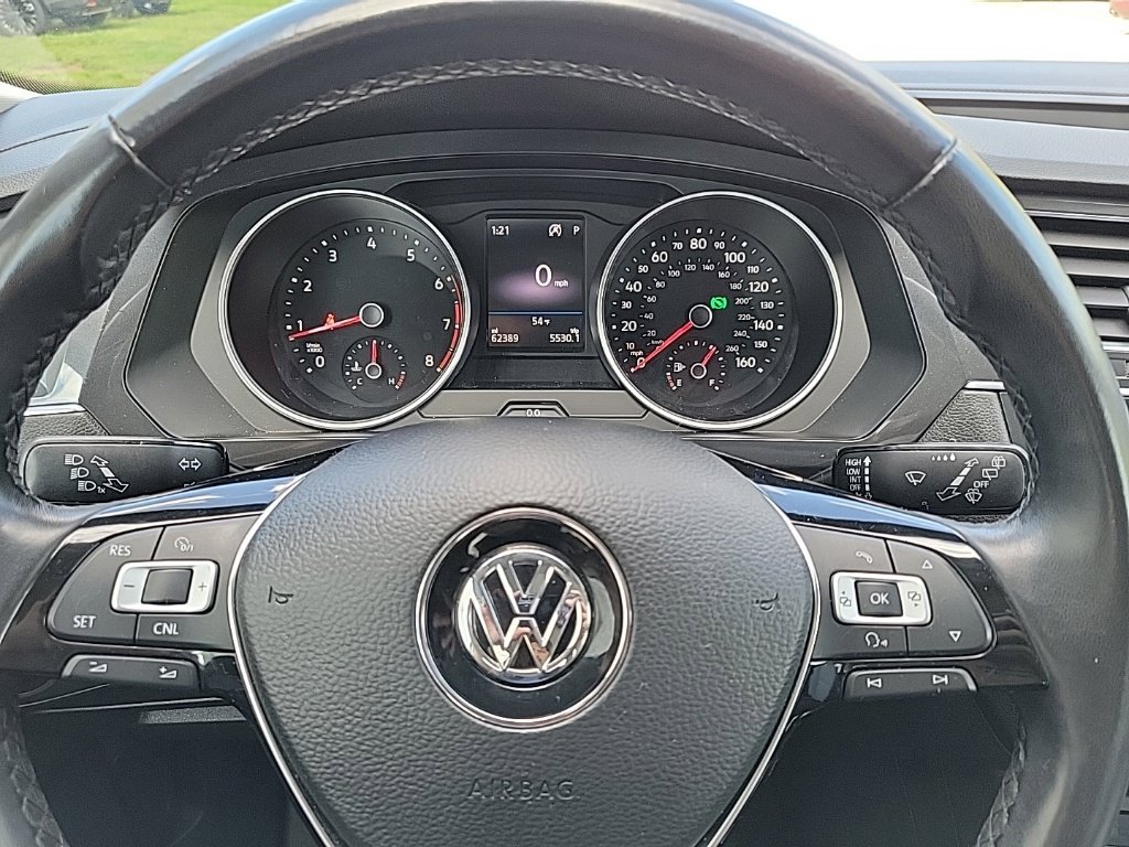 Used 2018 Volkswagen Tiguan SE w/ Panoramic Sunroof Package AWD/4WD image 10