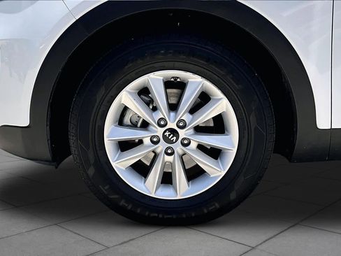 Used 2019 Kia Sorento FWD V6 image 10