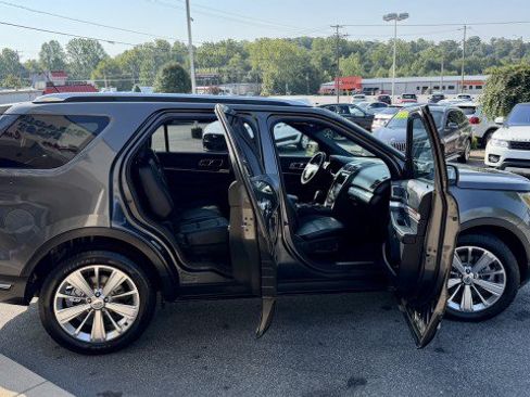 Used 2019 Ford Explorer Limited w/ Class III Trailer Tow Package FWD image 16