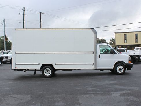 Used 2021 GMC Savana 3500 Extended w/ Power Convenience Package image 6