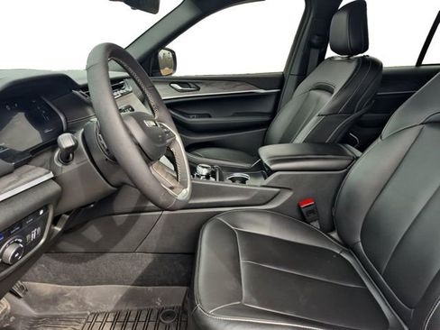 Used 2025 Jeep Grand Cherokee Limited 4xe image 9