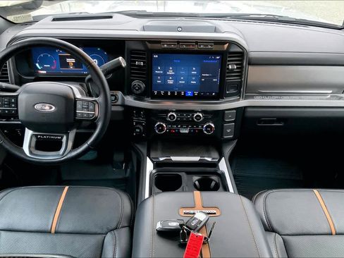 Used 2024 Ford F250 Platinum image 14