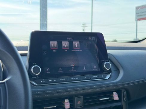 Used 2023 Nissan Rogue SV image 21