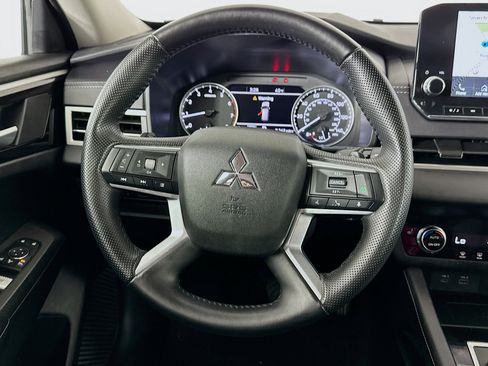 Used 2024 Mitsubishi Outlander SE Black Edition image 18