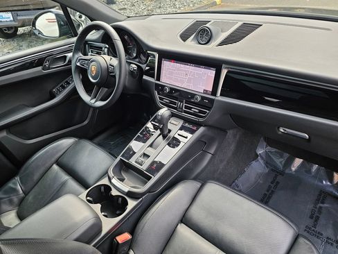 Used 2025 Porsche Macan AWD/4WD image 29