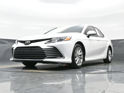 Used 2023 Toyota Camry LE FWD image 26