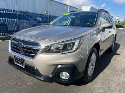Used 2019 Subaru Outback 2.5i Premium w/ Popular Package #2 AWD/4WD image 9