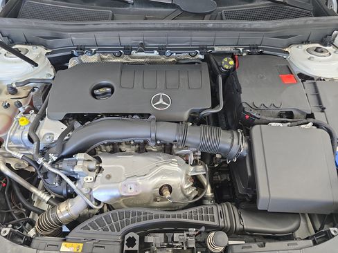 Used 2020 Mercedes-Benz GLB 250 image 31