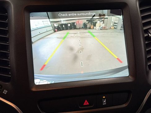 Used 2022 Jeep Cherokee Trailhawk AWD/4WD image 16