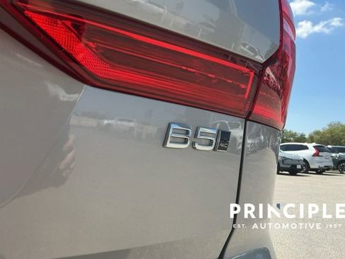 Certified 2025 Volvo XC60 B5 Core image 13