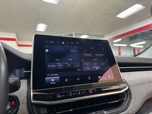 Certified 2022 Jeep Compass Latitude w/ Sun and Sound Group image 23