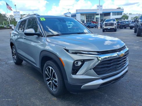 Used 2025 Chevrolet TrailBlazer LT AWD/4WD image 1