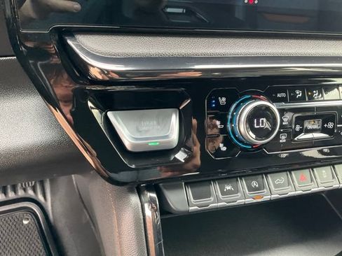 Used 2022 GMC Sierra 1500 AT4 w/ AT4 Preferred Package AWD/4WD image 16