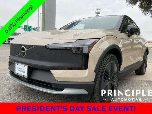 New 2026 Volvo EX30 Cross Country Ultra image 5