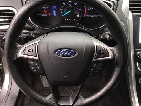 Used 2020 Ford Fusion SE FWD image 8