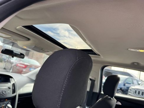 Used 2016 Ford Focus SE w/ SE Power Seat Package image 11