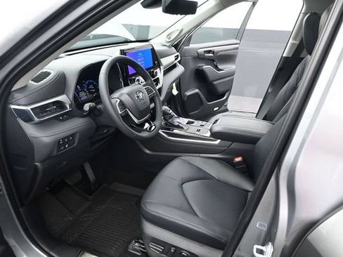 New 2026 Toyota Highlander Platinum AWD/4WD image 5