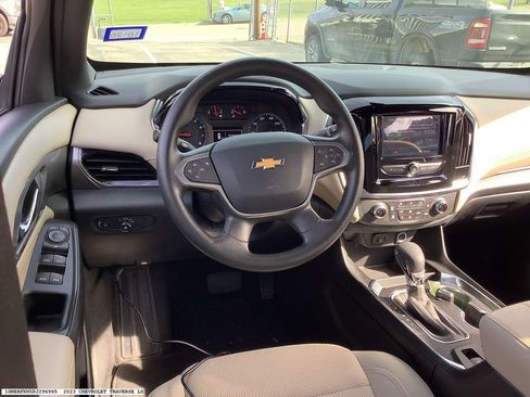Used 2023 Chevrolet Traverse LS image 10