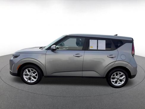 Used 2025 Kia Soul LX w/ LX Technology Package FWD image 8